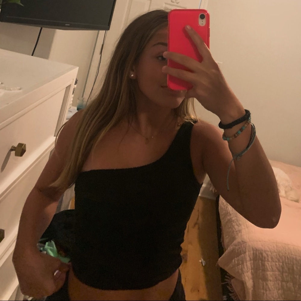 one strap black tank top